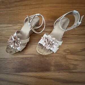 Naturalizer Tan Wedge Sandals - Size 6 W